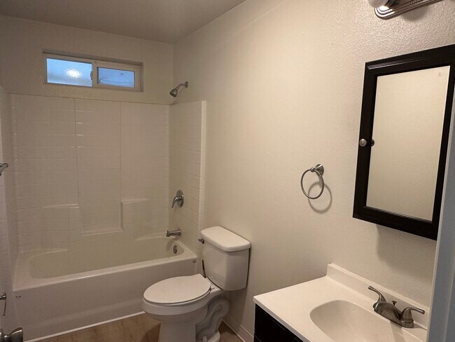 Photo - 806 Emerson Ave Unidad 3