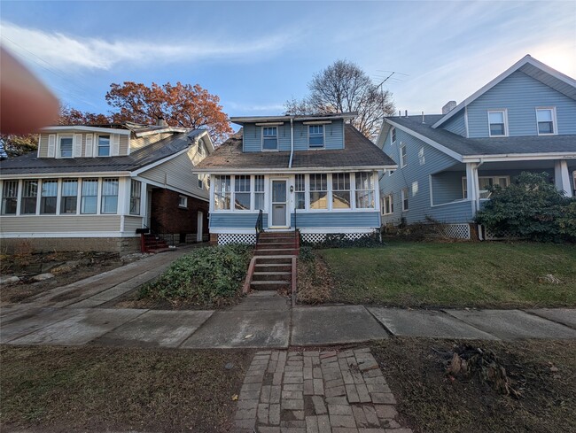 Building Photo - 1675 W 9th St