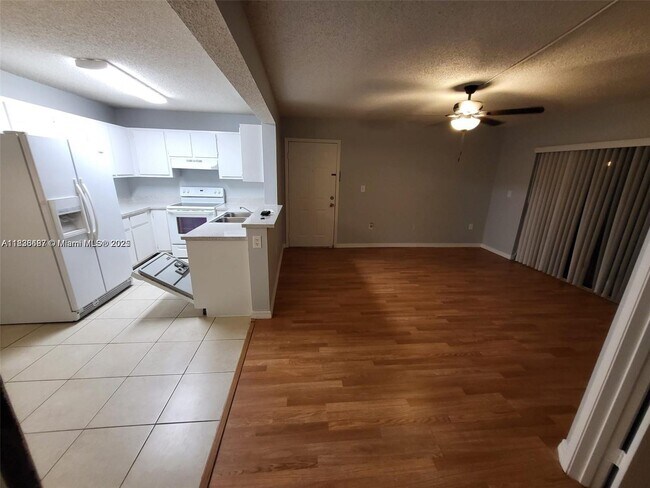 Photo - 301 Palm Way Unit 205