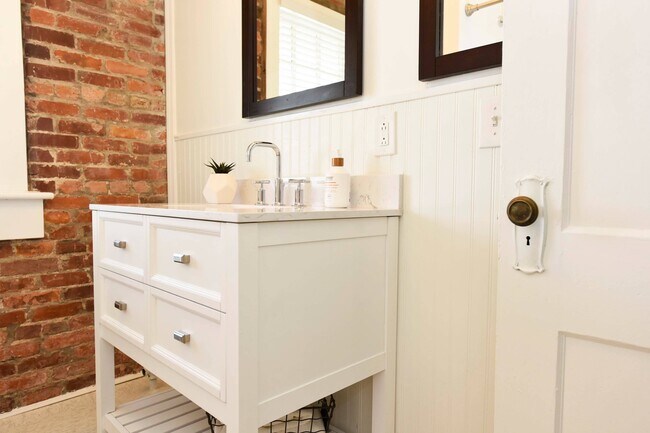 Stunning Bathroom Accents
