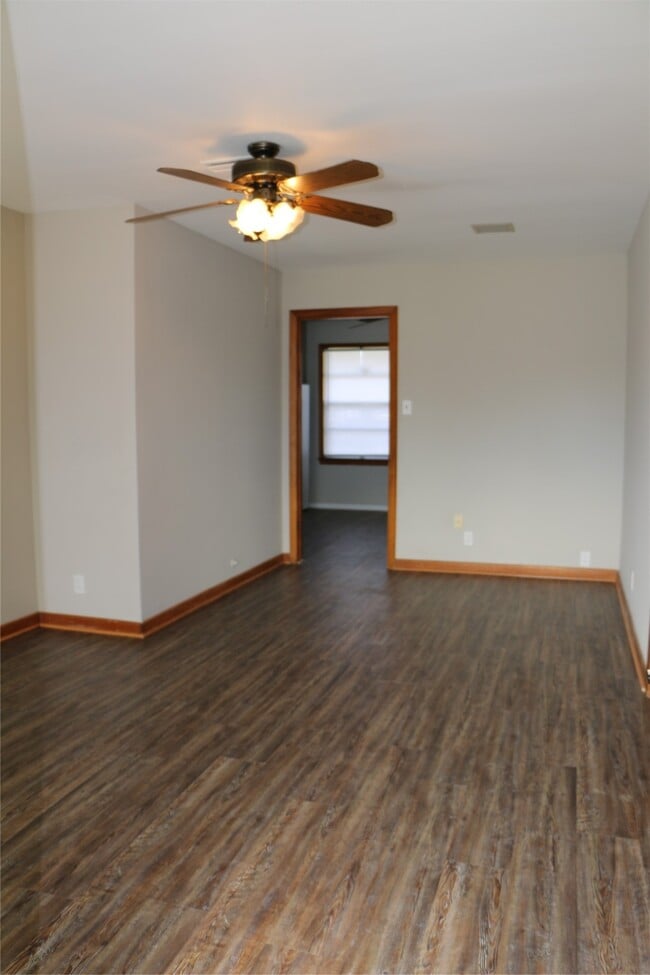 Photo - 710 W 7th St