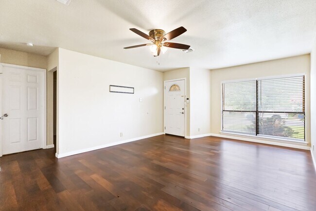 Photo - Charming Home Awaits: Spacious & Modern Living in a Prime Location