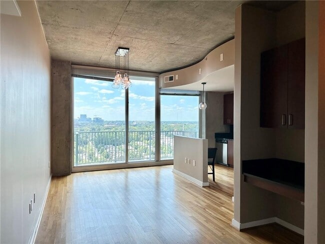 Photo - 361 17th St NW Unidad 1817