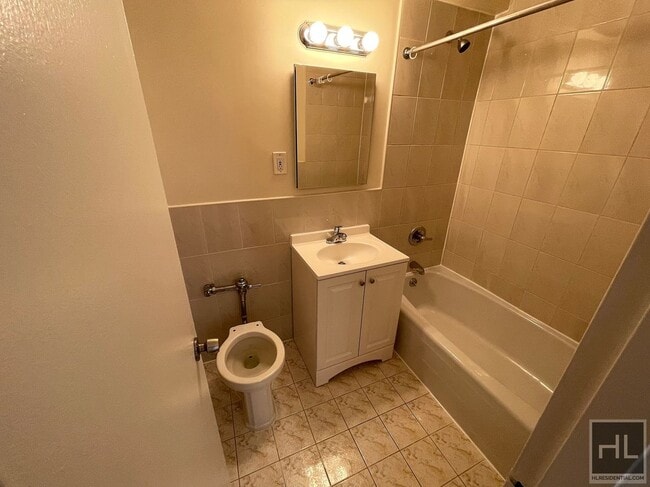 Photo - GRAND CENTRAL PARKWAY Unidad LOBGO