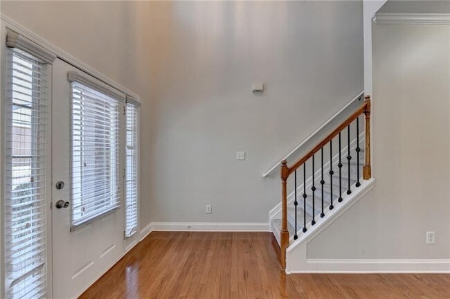 Photo - 522 Suwanee Oaks Dr NE