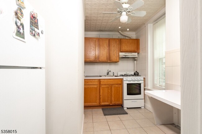 Photo - 389 Bloomfield Ave Unit 7