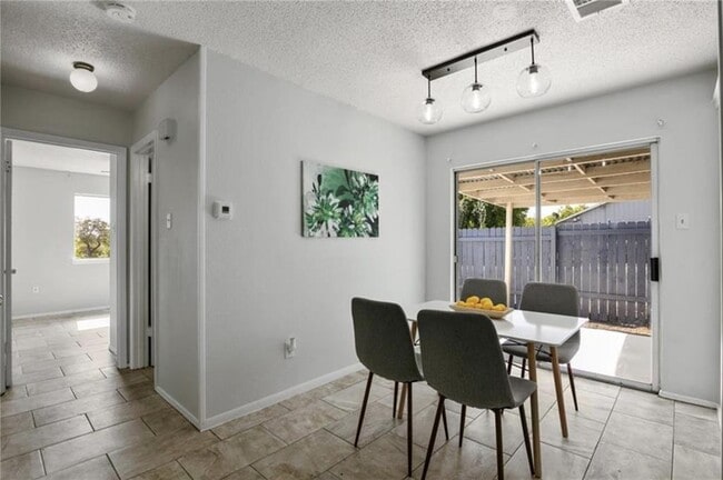 Photo - 517-519 Greenlawn Blvd