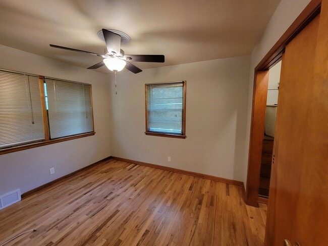 Photo - 3 bedroom house 1.5 bathroom