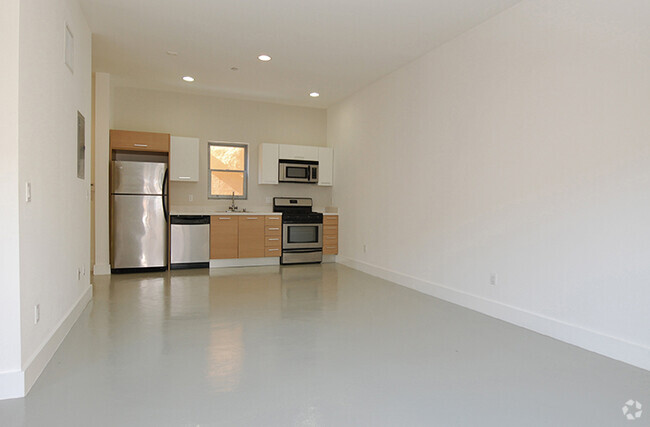 Building Photo - 2216 Main St Rental