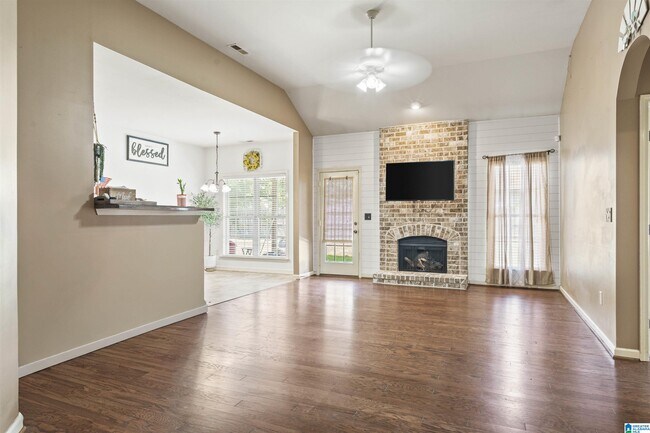 Photo - 992 Meriweather Dr