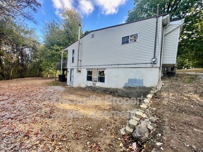 Photo - 1302 Airport Rd