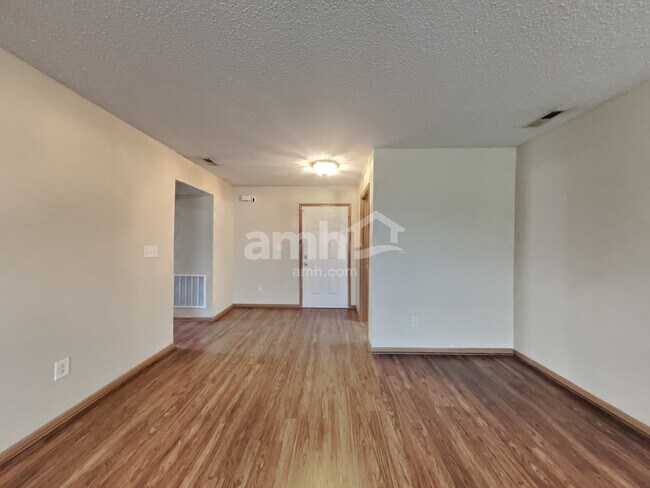 Photo - 10525 Kensil St