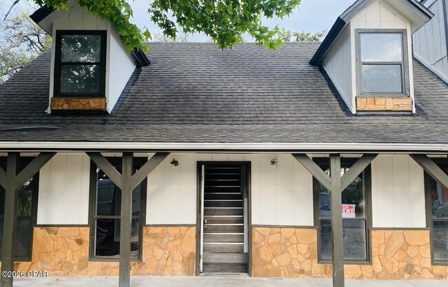 Building Photo - 1825 Watkins Ave