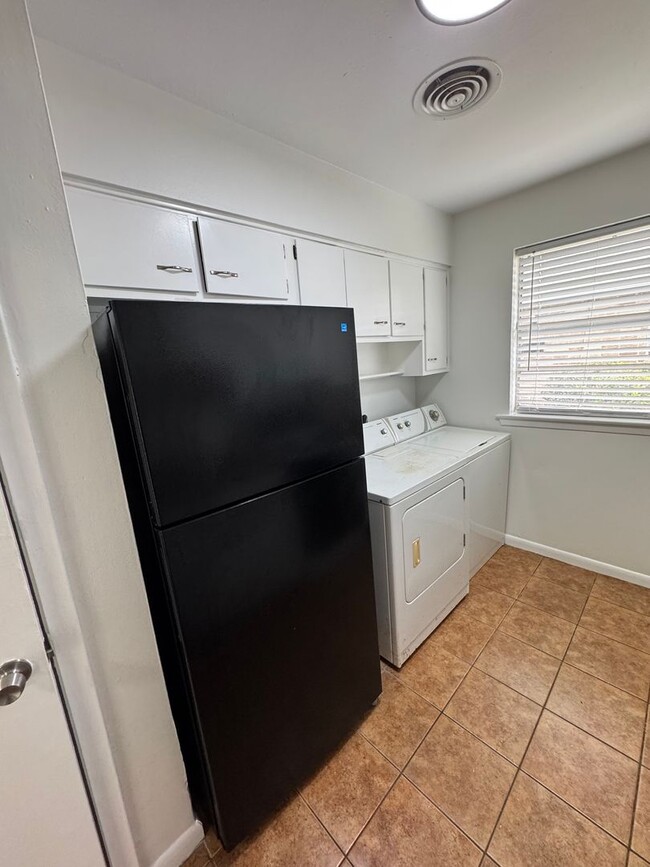 Photo - 6467 Park Manor Dr Unit B