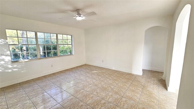 Photo - 74 NW 31st St Unidad 2