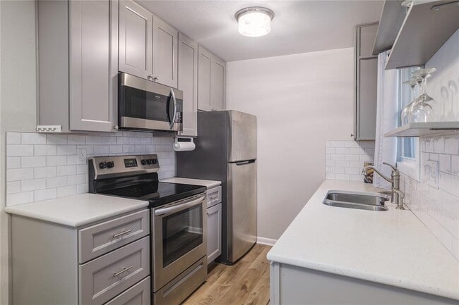 Photo - 7406 Shadow Hill Dr