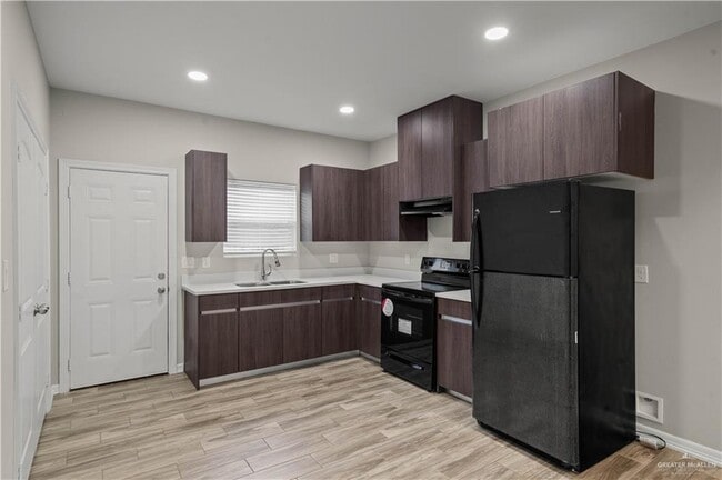 Photo - 14 La Pointe Ave