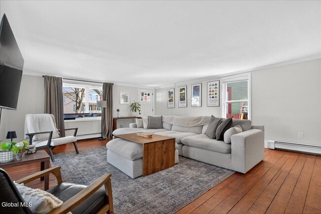 Photo - 106 Van Dam St