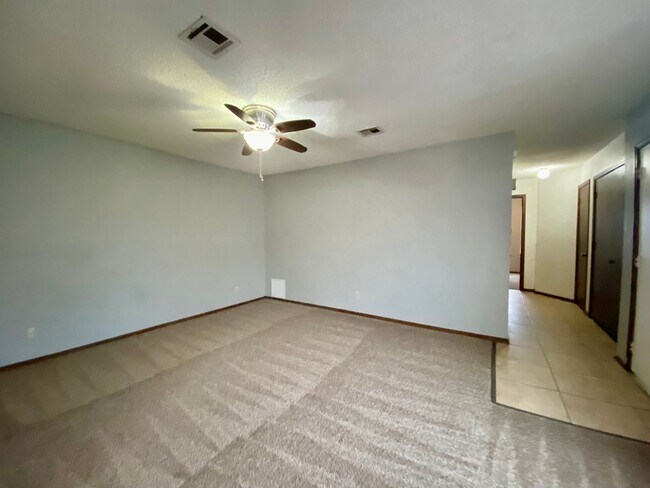 Photo - 2115 W Oak Ave Unit 1