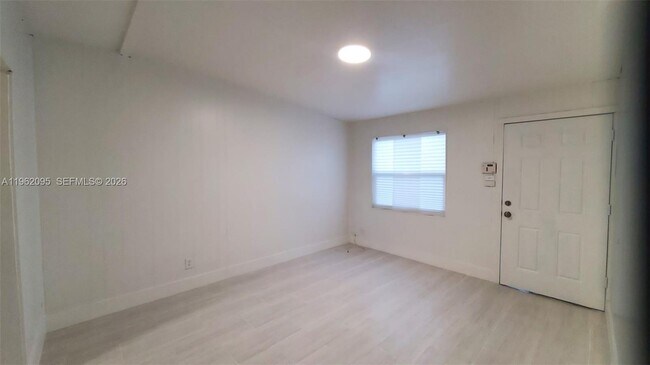 Photo - 841 NW 12th Ave Unidad 1