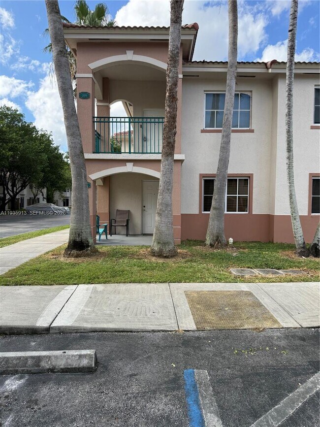 Building Photo - 2920 SE 13th Rd Unit 201-45