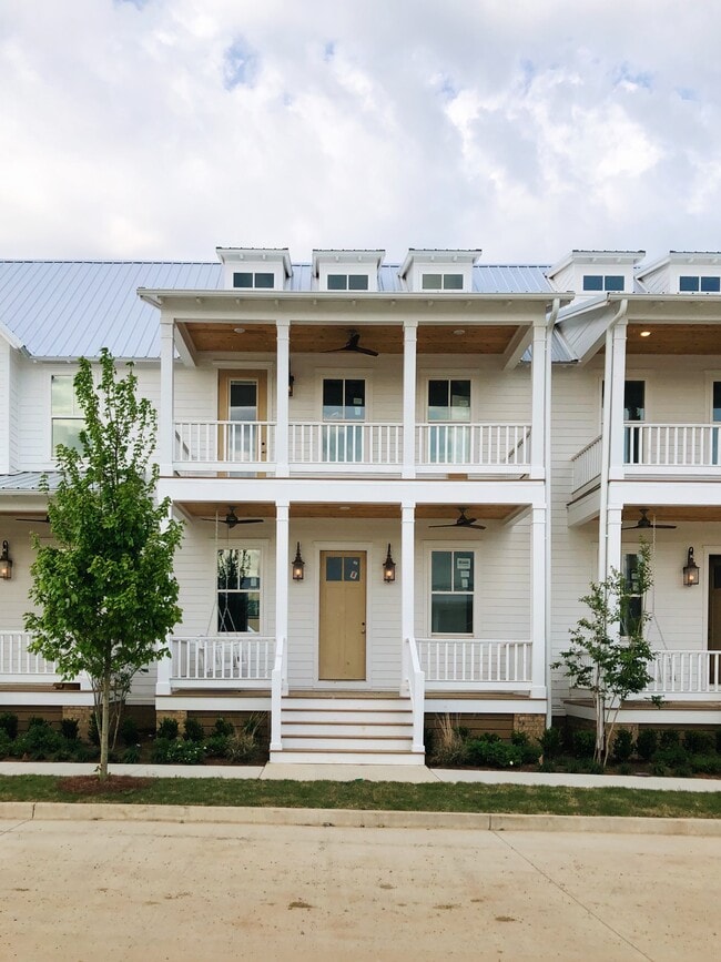 Building Photo - 2016 Loretta Parker Lane Unit 2016 Loretta Parker Lane