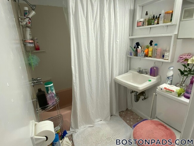 Photo - 55 S Huntington Ave Unidad B3