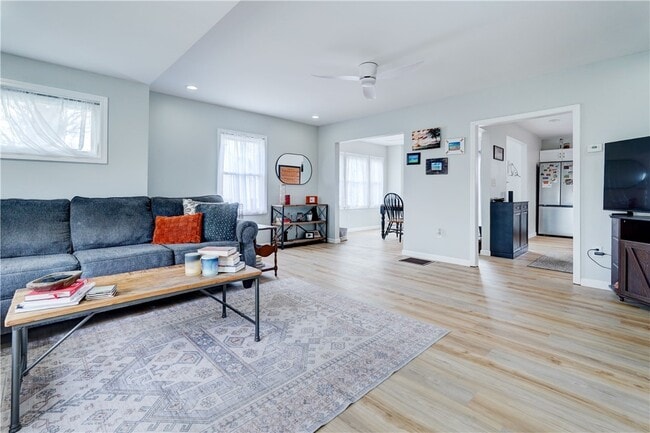 Photo - 523 Elmgrove Rd