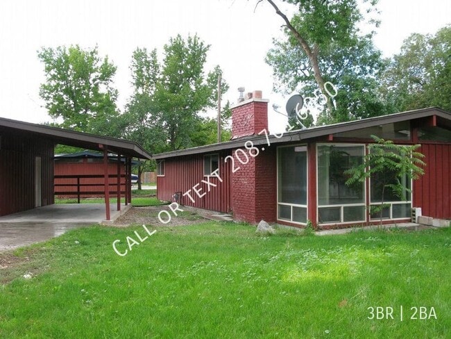 Retro Farm House Style of the 1950 located... - Retro Farm House Style of the 1950 located...