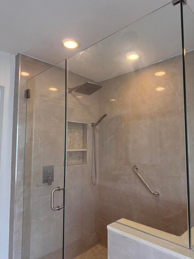 Photo - 592 SW Tarra Ave