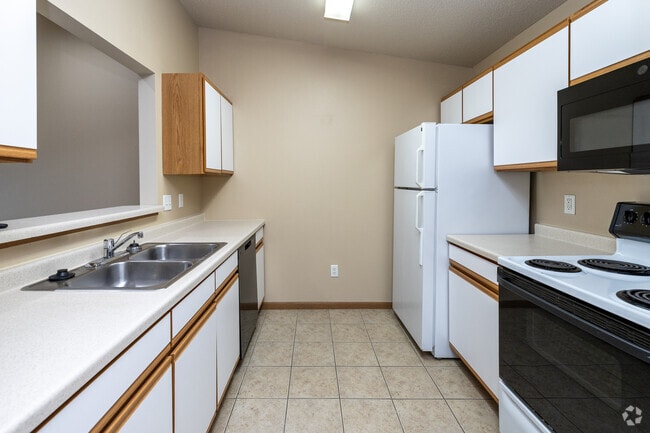 1BR, 1BA - 720SF - Kitchen - Eagle Lake Apartments