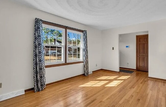 Photo - 561 Summit Ridge Dr