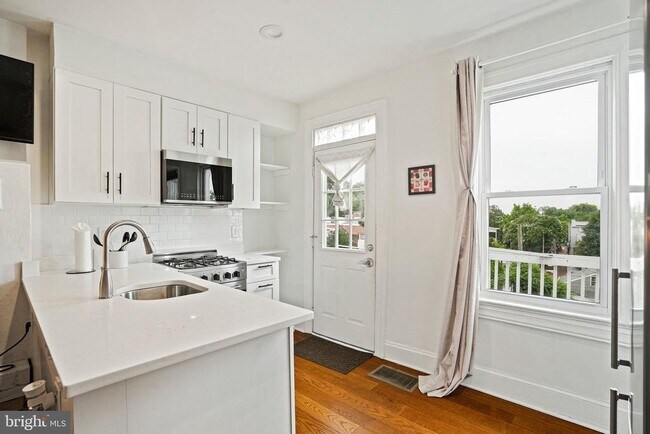 409 Constitution Ave NE Unit 4