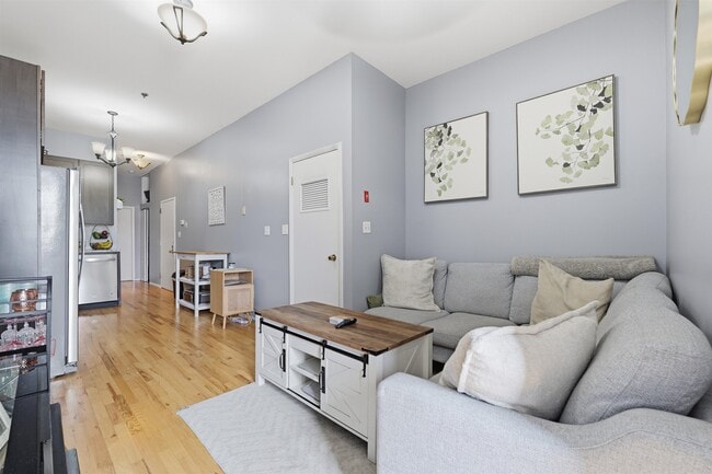 Building Photo - 805 Park Ave Unit 5R