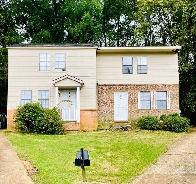 Building Photo - 00401 Unit Right