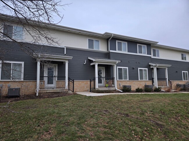 Contemporary 3 bedroom townhome - Contemporary 3 bedroom townhome