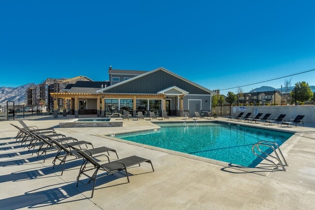 Ridgeline Parkway Apartments