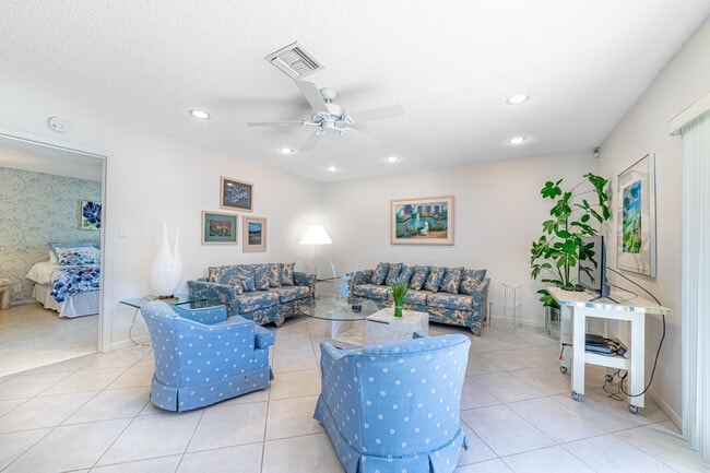 Photo - 797 NW 32nd Ave