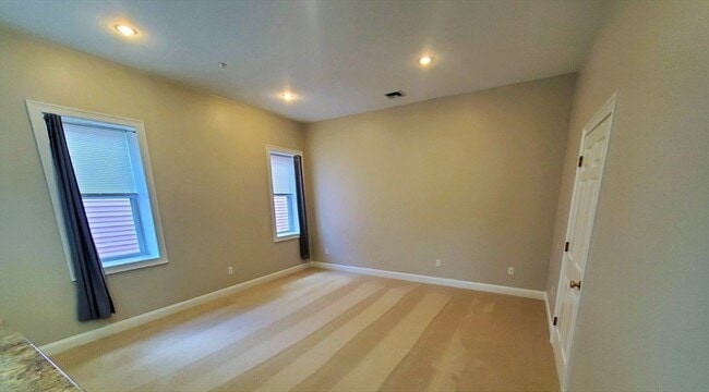 Photo - 37 Central Square Unidad 37B