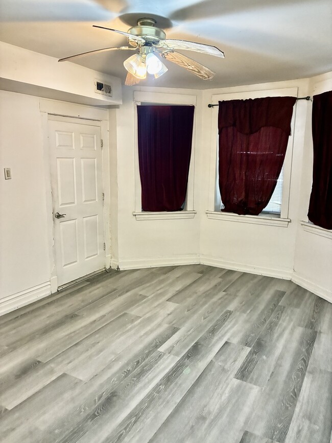 Photo - 1706 N Springfield Ave Unit G