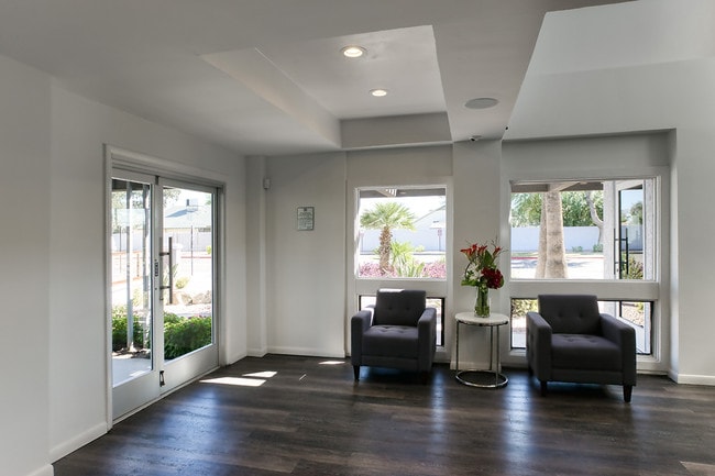 Photo - Diamonte on Bell