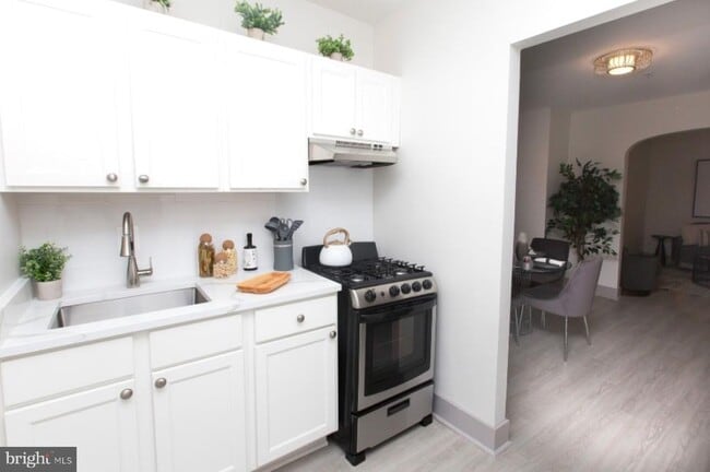 Building Photo - 19 W Mulberry St Unit 6B