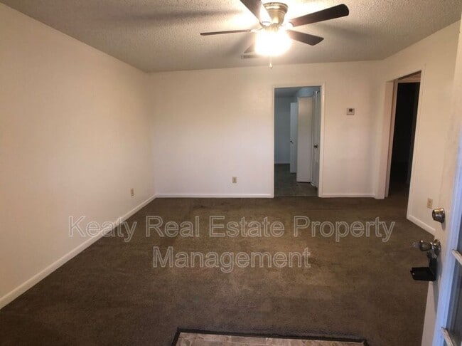 Photo - 102 Country Ln