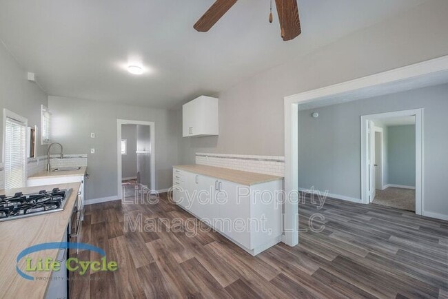 Photo - 1314 Beechwood St NE