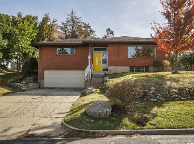 Building Photo - 4250 Edgehill Dr Rental