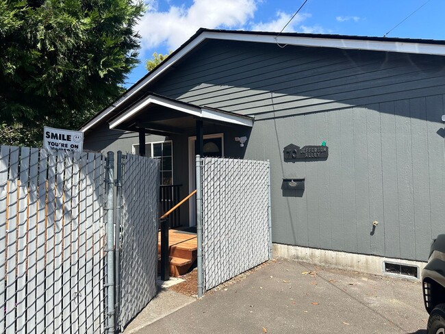 Photo - Beautifully updated 3 bedroom, 1 bath house in Eugene!