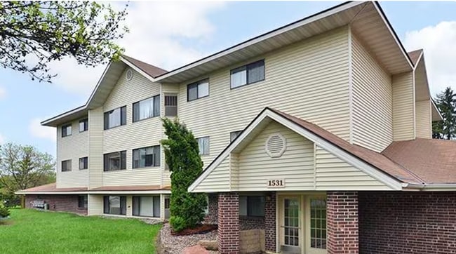 Photo - The Grove of White Bear Lake