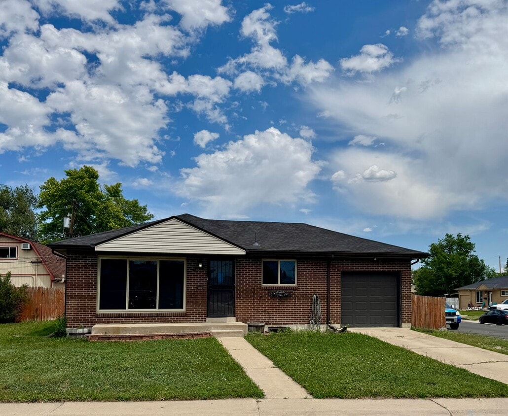 Spacious 4 bedroom home in Westminster! Av... - Spacious 4 bedroom home in Westminster! Av...