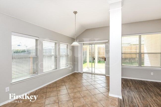 Photo - 423 Hackberry Dr
