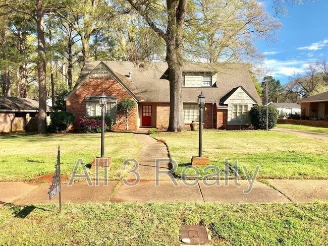 Building Photo - 2913 Sumter Ave